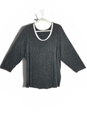 Cable & Gauge Woman,  3/4 sleeve Gray Top. 2X